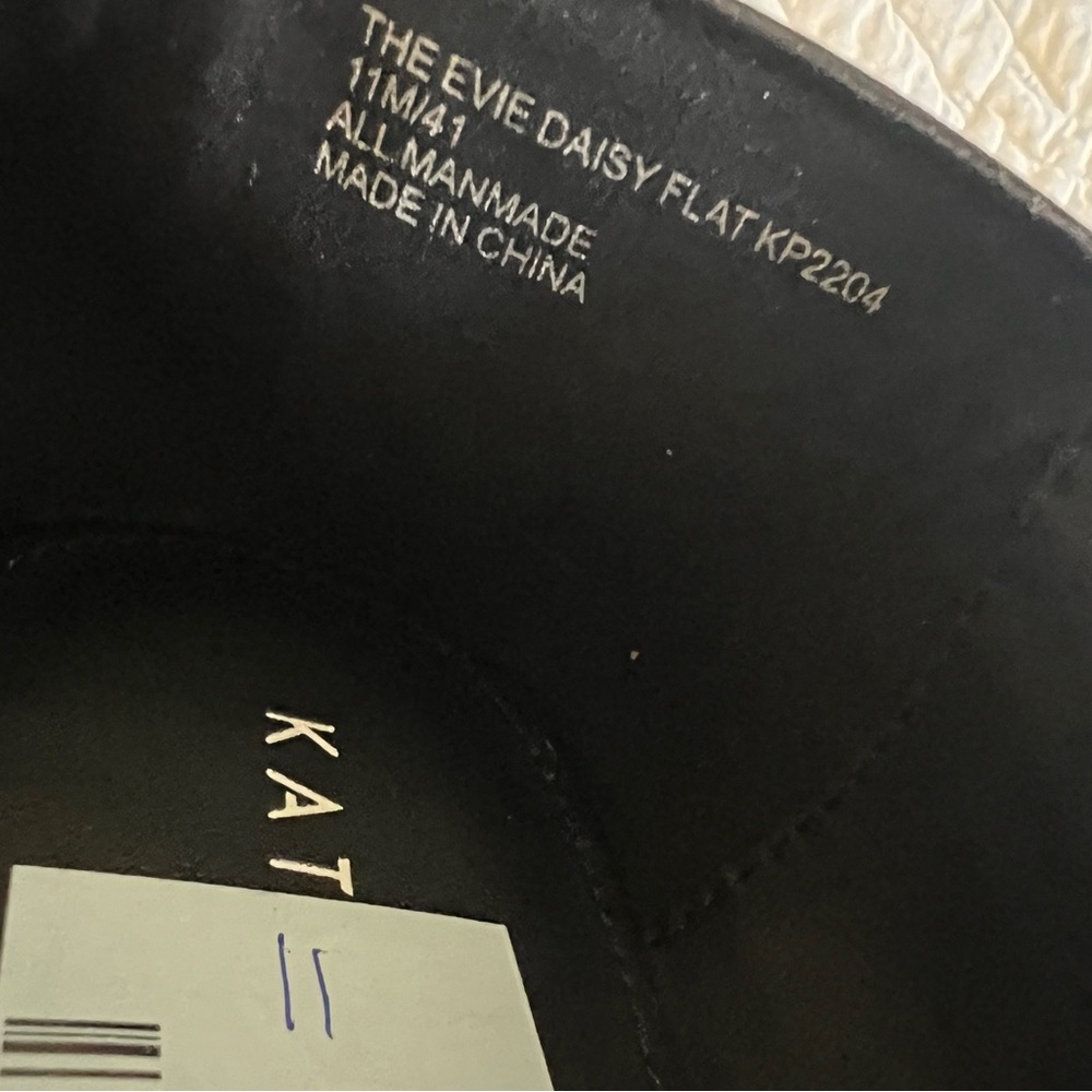 Katy Perry Collections Black Patent Flats with White Daisy and Yellow Center - Picture 4 of 4